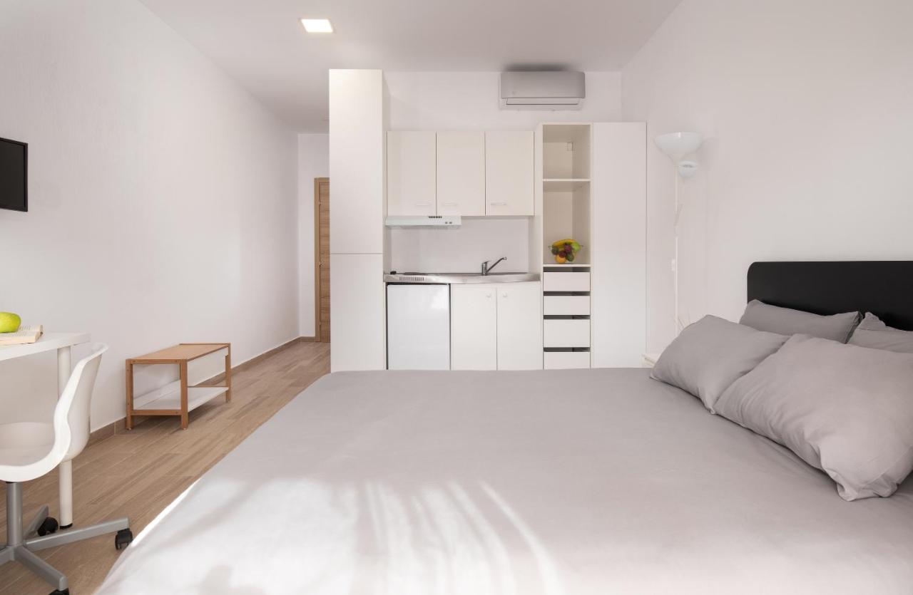 Les Oliviers - Studios & Apartments Вурвуру Экстерьер фото