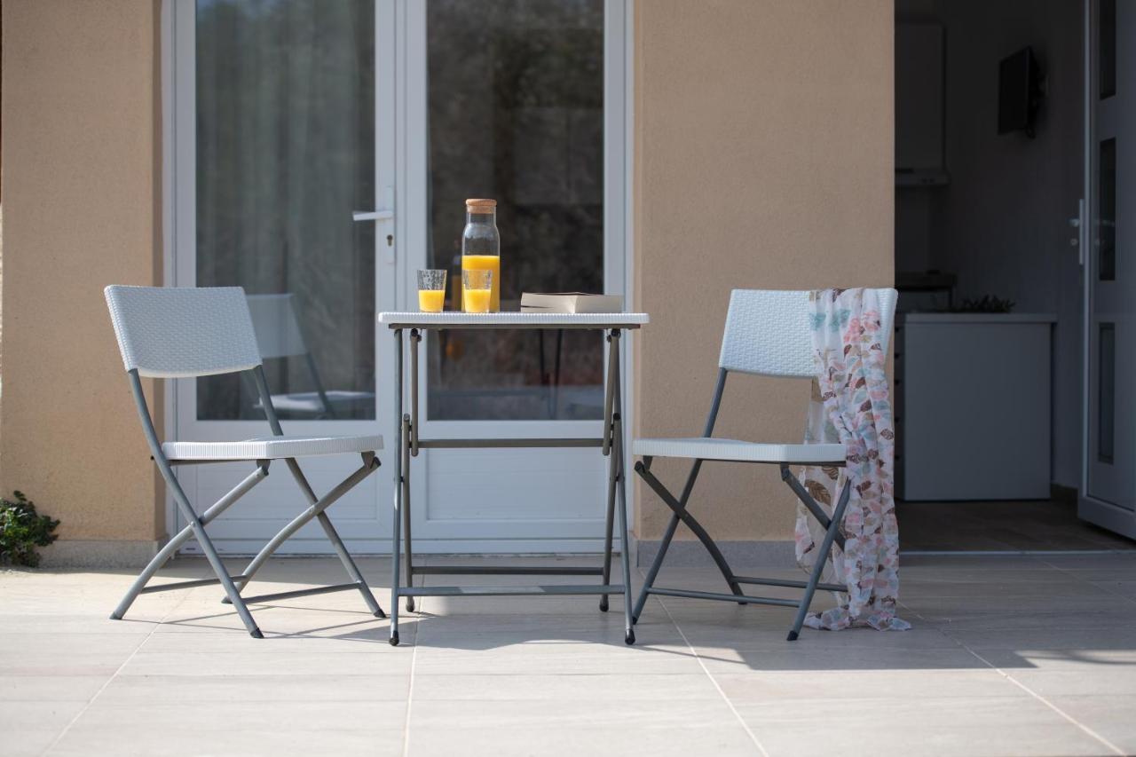 Les Oliviers - Studios & Apartments Вурвуру Экстерьер фото