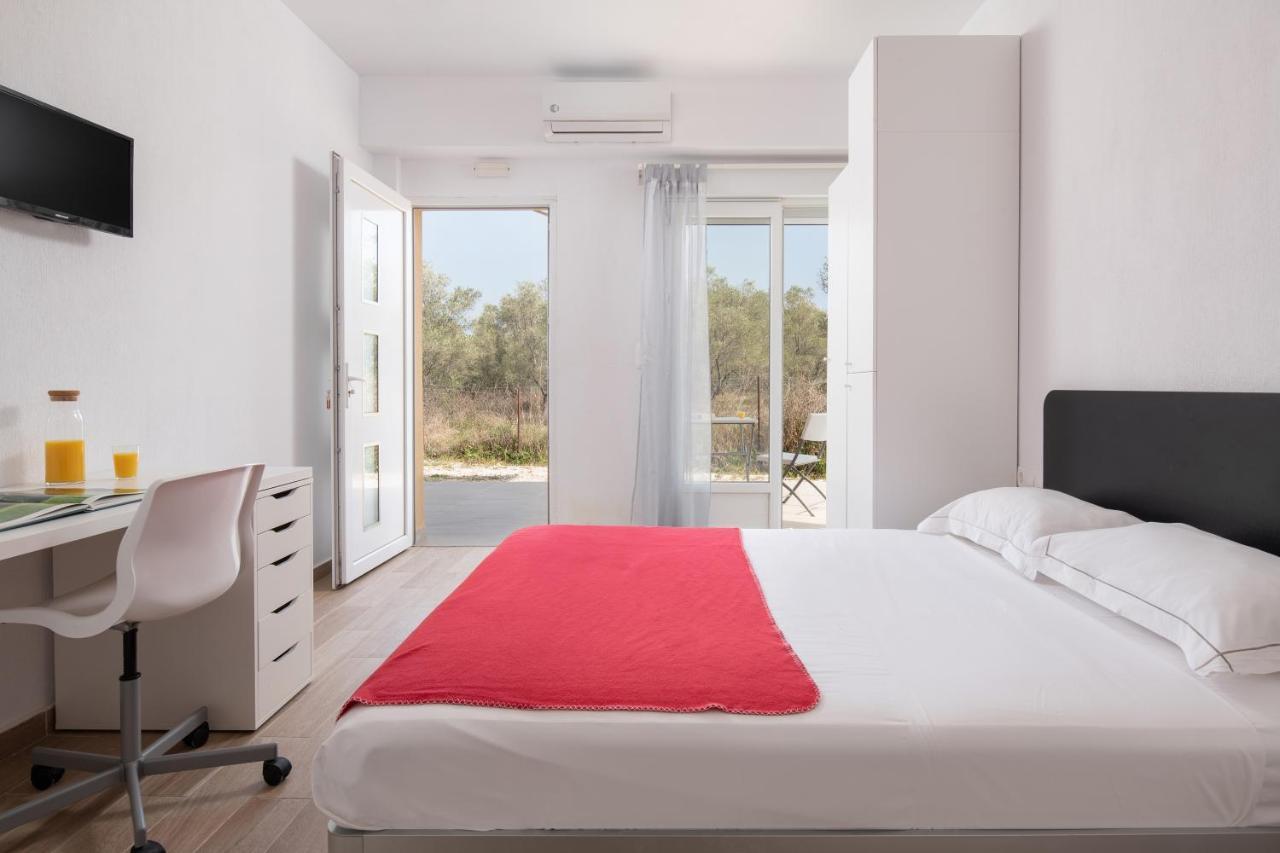 Les Oliviers - Studios & Apartments Вурвуру Экстерьер фото