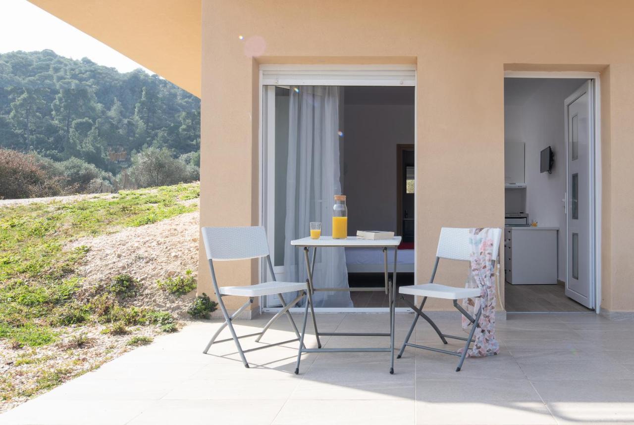 Les Oliviers - Studios & Apartments Вурвуру Экстерьер фото